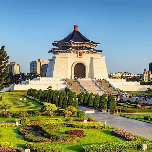 Philippines calling: Taiwan treasures and Chocolate Hills!