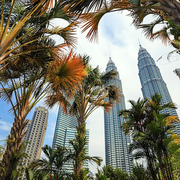 Malaysia, Singapore, Bali: City lights to sunrise hikes